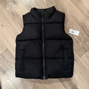 Old Navy - NWT - 3T Black puffer vest